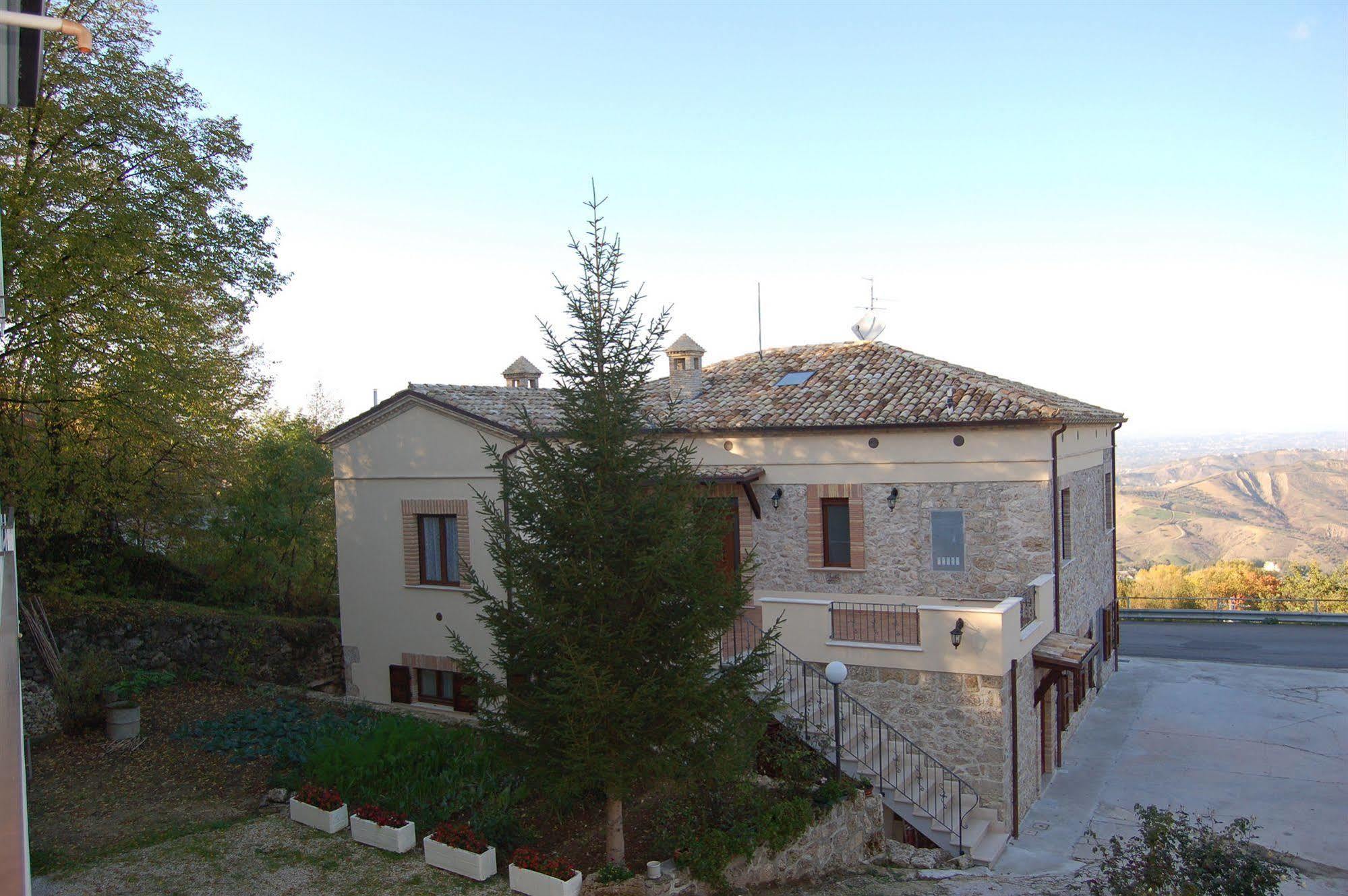 Le Pietre Ricce B&B Roccamontepiano Bagian luar foto